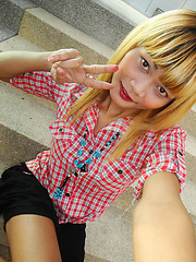 Adorable blonde Ladyboy Wa takes self shot pics