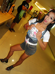 Fun self shot pics at a Pattaya mall from Ladyboy Night in denim