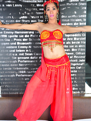 Kim Somo: Belly Dancer